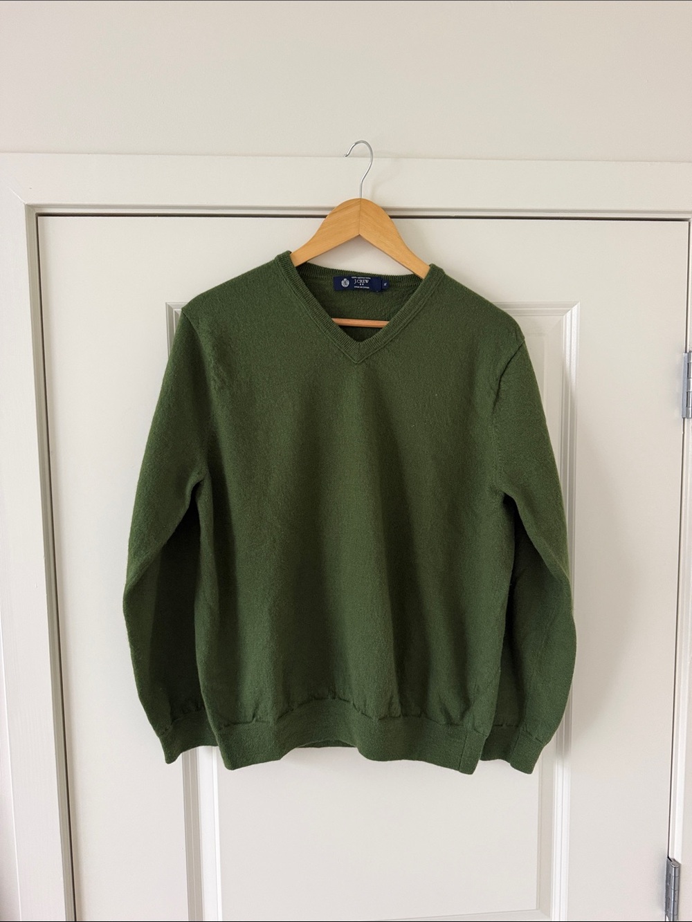 J CREW 100% Merino Wool V-Neck Sweater in Olive Green
